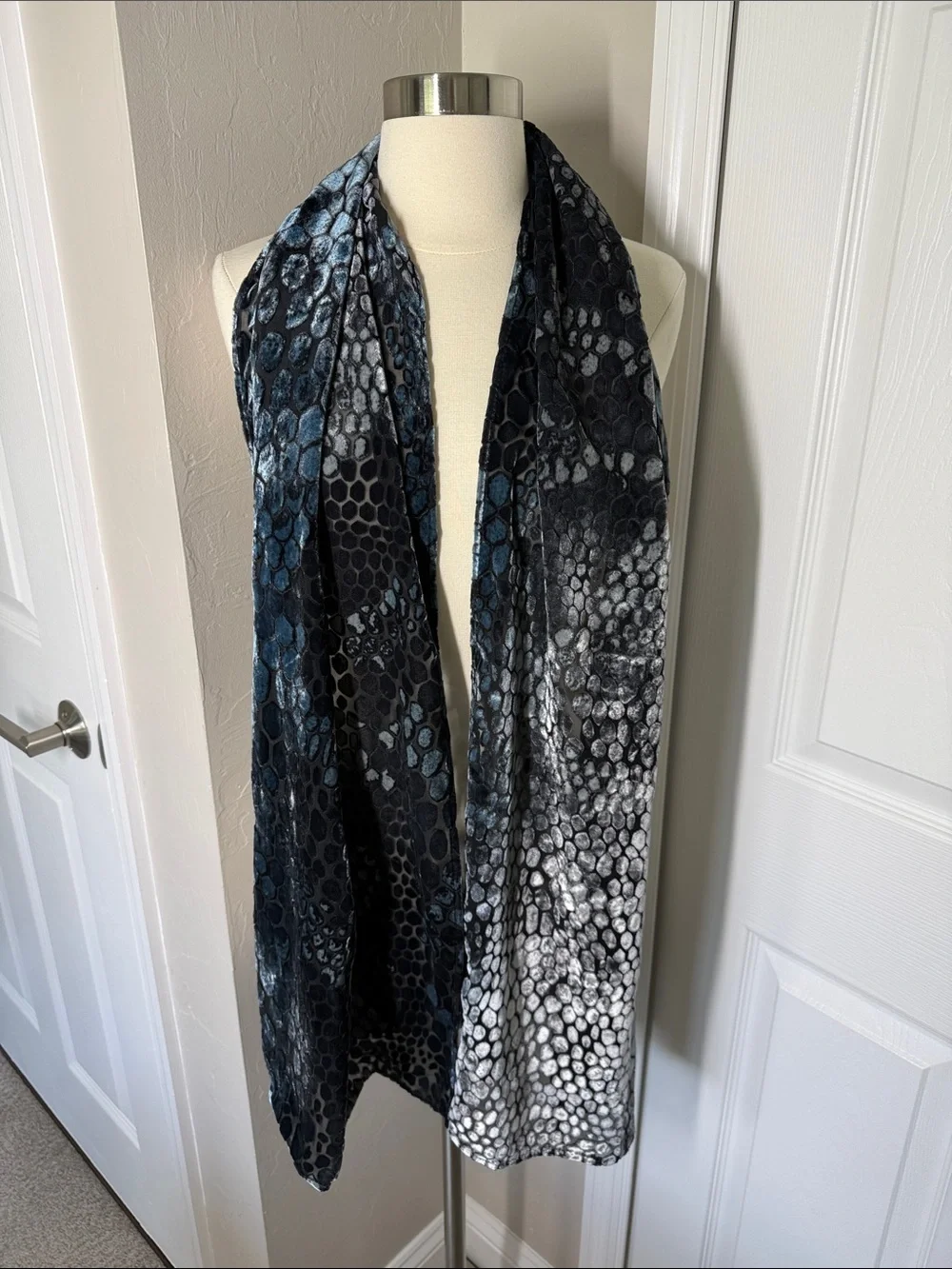 Kevin O’Brien Studio gray velvet burnout geometric/ animal print scarf